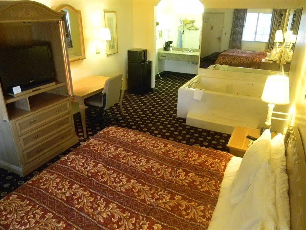 Homebridge Inn And Suites Бомонт Экстерьер фото