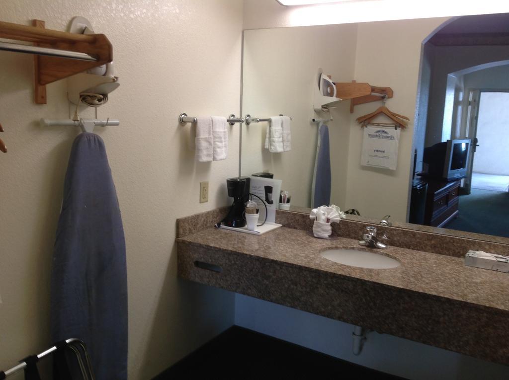 Homebridge Inn And Suites Бомонт Экстерьер фото