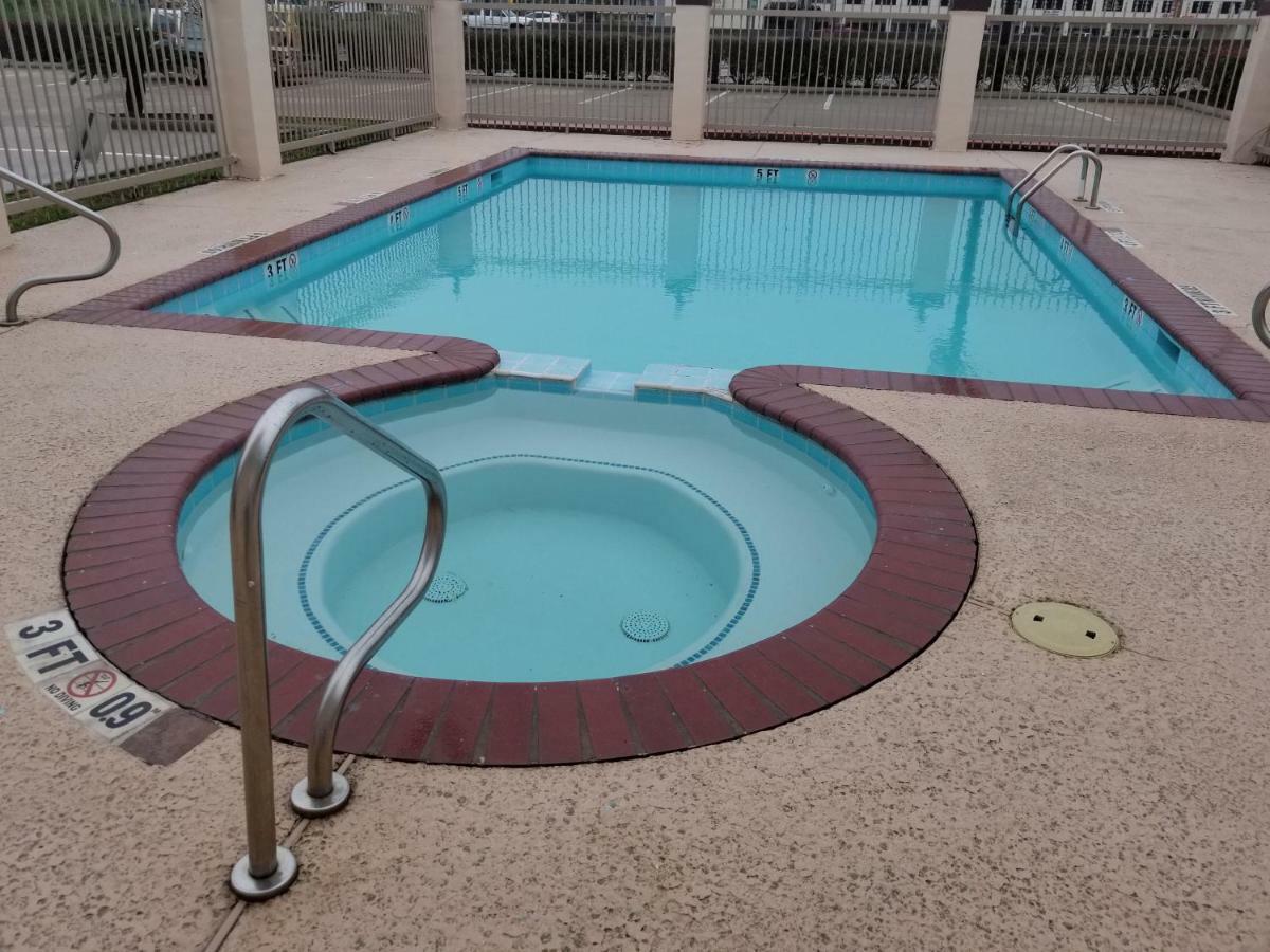 Homebridge Inn And Suites Бомонт Экстерьер фото